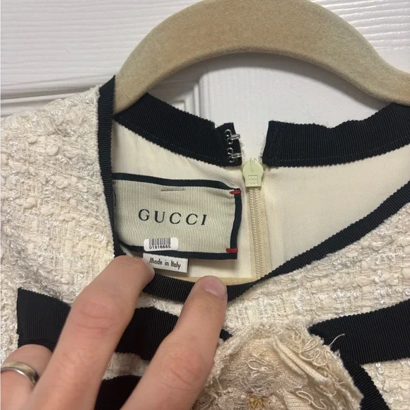 Gucci Sleeveless Cream Tweed Dress with Black Bow - Picture 2 of 3
